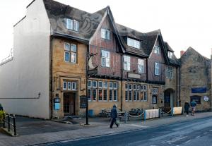 Picture of Half Moon Hotel