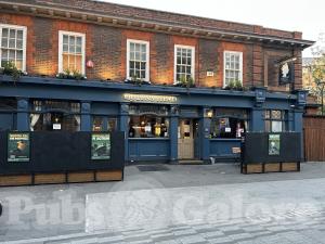Picture of The Queens Head
