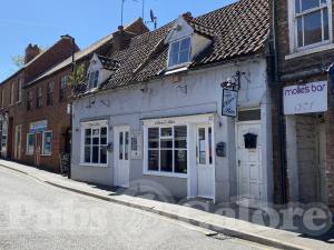 Picture of Olivers  Bar